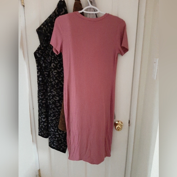 Hello Miz medium rose maternity v-neck short sleeve dress - Picture 2 of 5